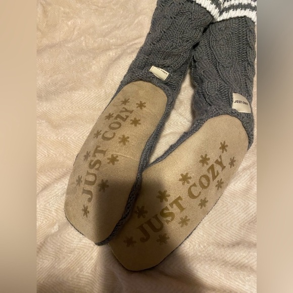 Women’s Just Cozy Grey Reindeer Slippers – (Women’s 8–12) | NWT - Picture 5 of 6